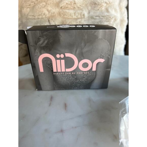 2-Pack Niidor B Cup Reusable Sticky Silicone Strapless Bras - Picture 6 of 6